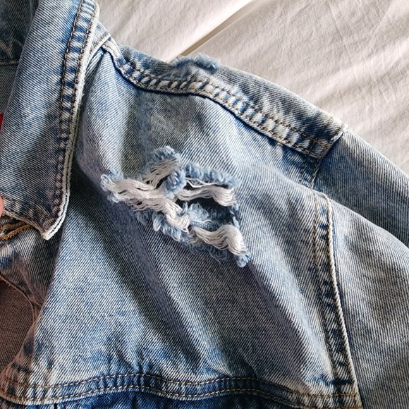 Guess Ripped/Distressed Denim Jacket (Medium) (Never Worn) - Picture 9 of 13